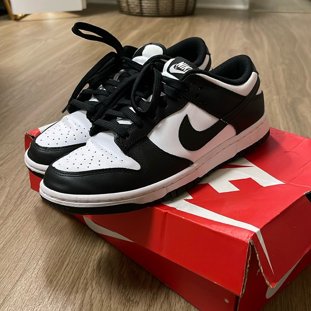 Women’s Nikes dunk low black & white panda